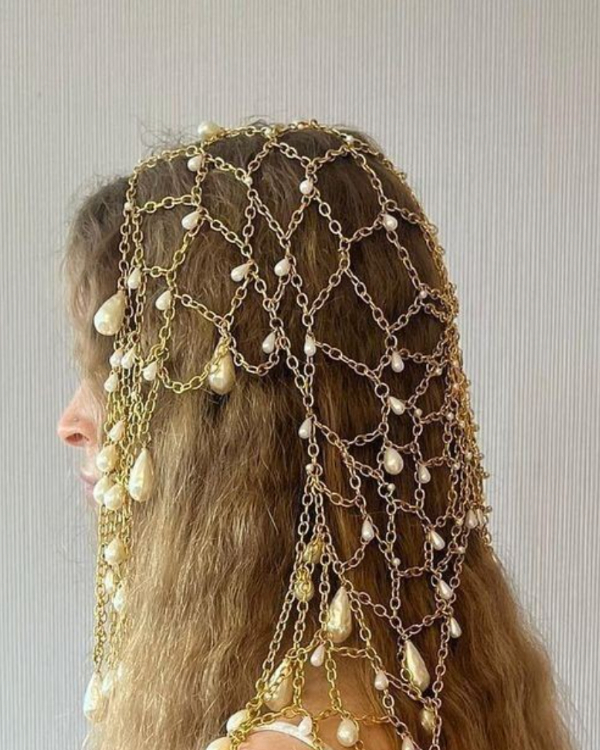 40 Chic Veil Alternatives: Trendy Bridal Accessories for a Modern Look