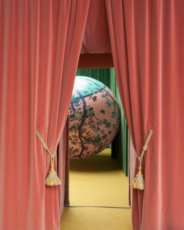 40 Surrealist Decor Ideas to Create a Dreamlike Celebration