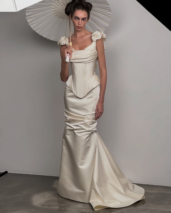 30 Chic Bridal Dresses Perfect for an Italian Wedding