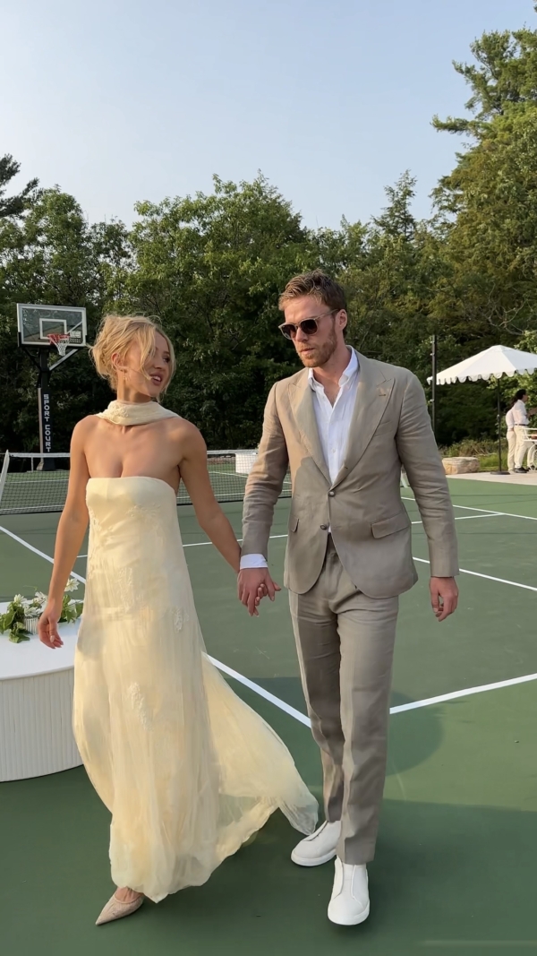 Content Creators Hype Gal