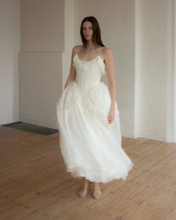 30 Chic Bridal Dresses Perfect for an Italian Wedding