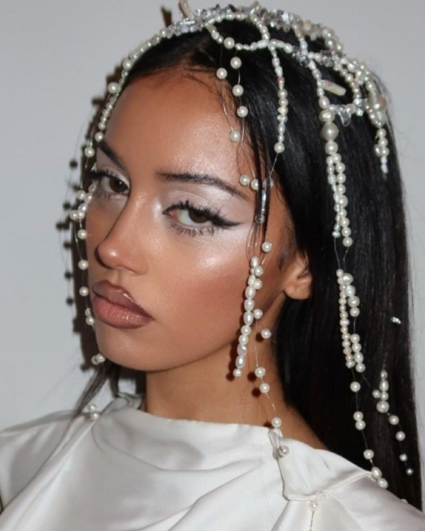 40 Chic Veil Alternatives: Trendy Bridal Accessories for a Modern Look