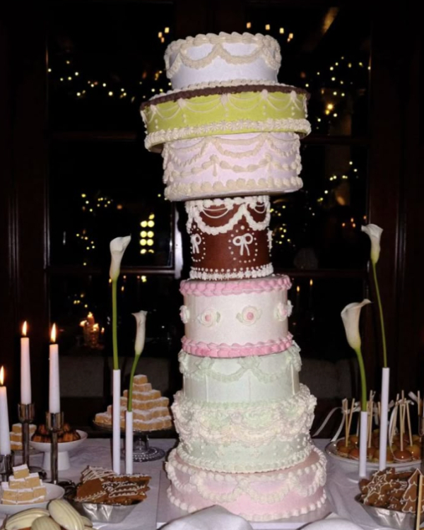 40 Surrealist Decor Ideas to Create a Dreamlike Celebration