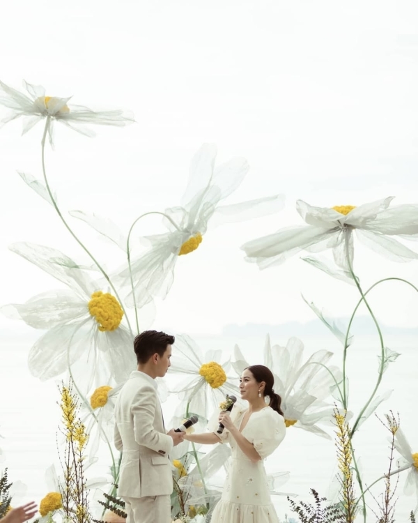 Trend: Giant Paper Flower Installations