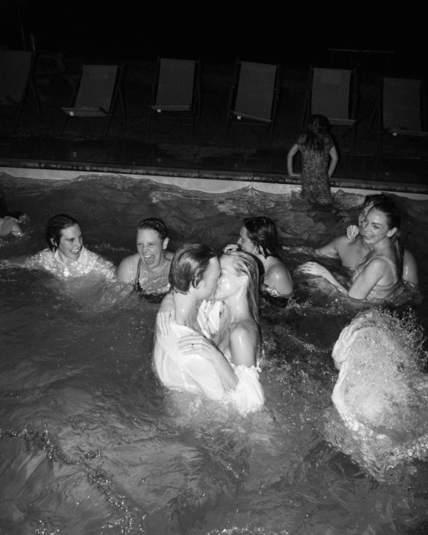 35 Must-Save Bridal & Grooms Party Portrait Ideas