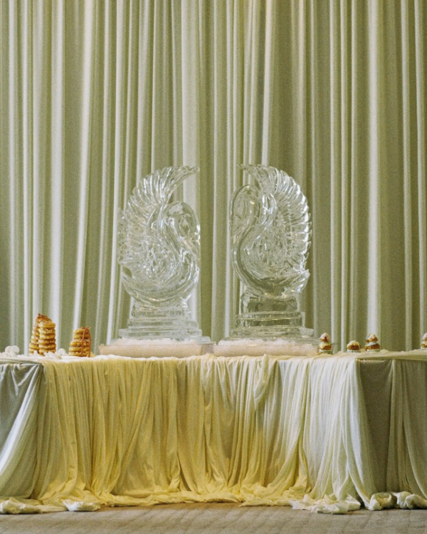 20 Stunning Ice Sculpture Ideas for Your Wedding