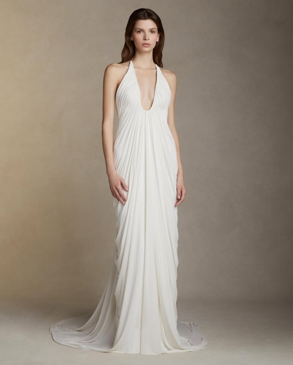 30 Chic Bridal Dresses Perfect for an Italian Wedding