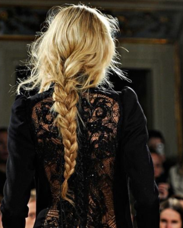 Humidity-Proof Wedding Hairstyles: 6 Styles & Step-by-Step Guides