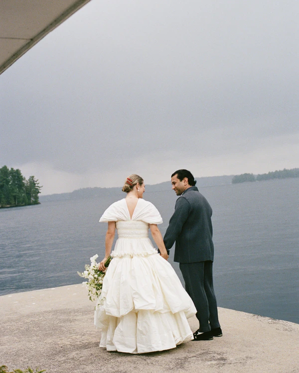 An Enchanting Lakeside Wedding in Canada — photo 1