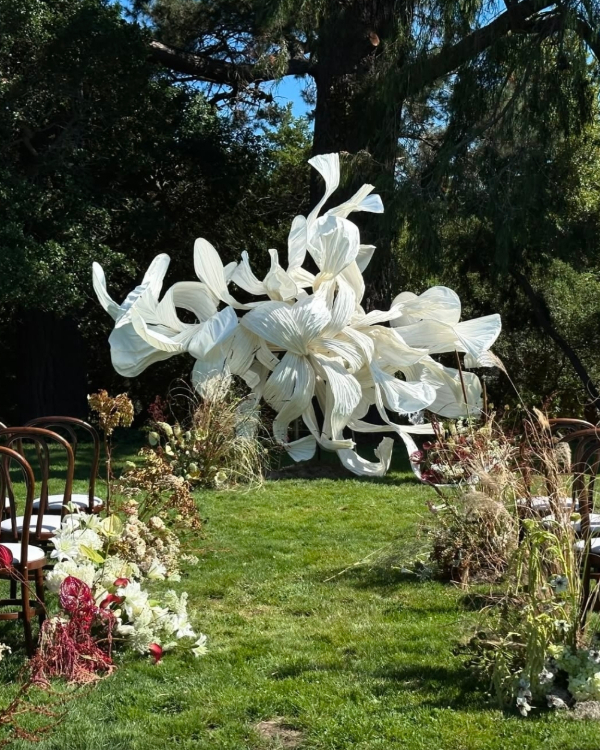 40 Surrealist Decor Ideas to Create a Dreamlike Celebration