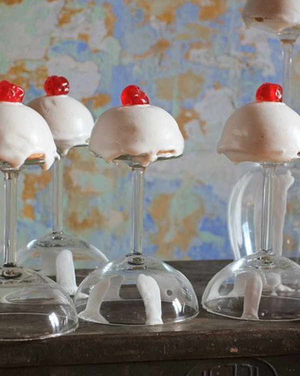 40 Surrealist Decor Ideas to Create a Dreamlike Celebration