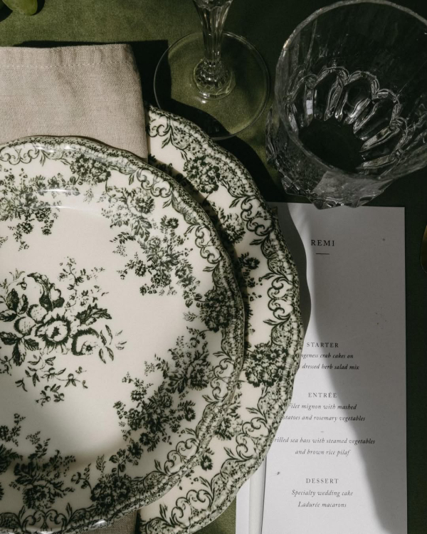 40 Place Setting Trends for 2025 to Transform Your Wedding Table