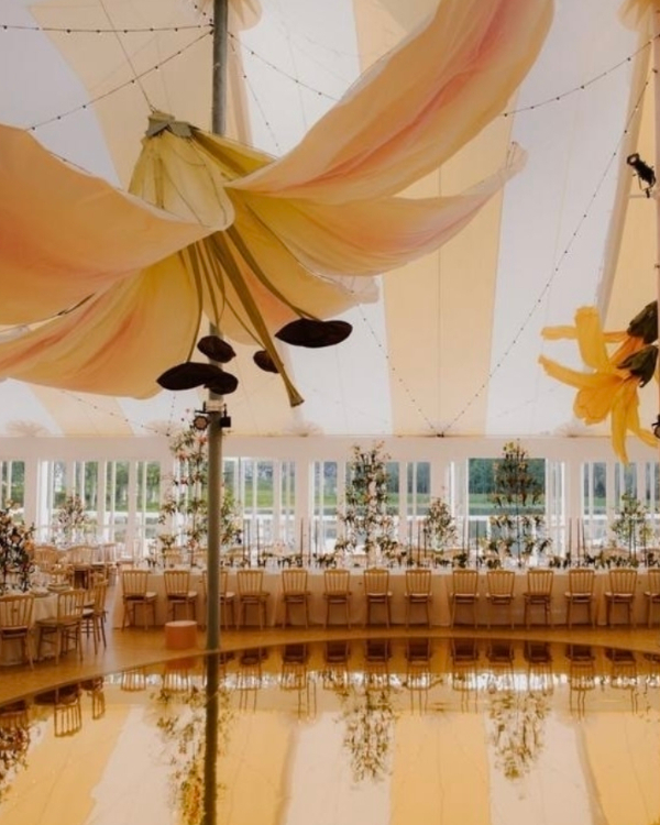 40 Surrealist Decor Ideas to Create a Dreamlike Celebration