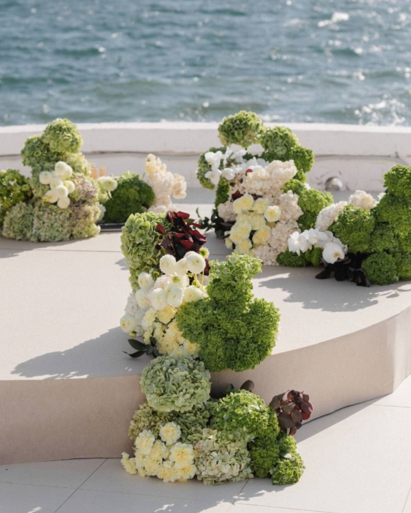 The Cost of Wedding Flowers: A Guide to Budgets & Blooms at Every Price Point