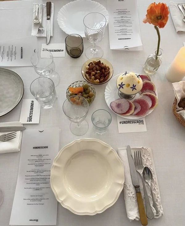 40 Place Settings Trends in 2025 to Transform Your Wedding Table — photo 1