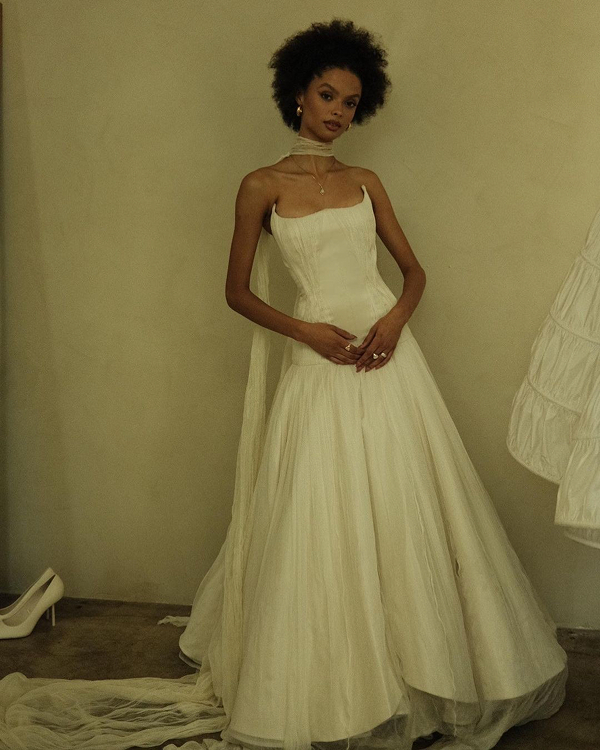 40 Chic Veil Alternatives: Trendy Bridal Accessories for a Modern Look