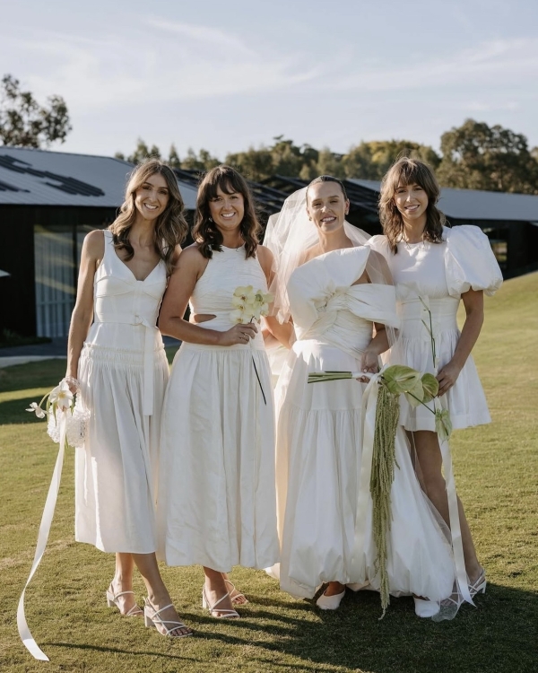 35 Must-Save Bridal & Grooms Party Portrait Ideas