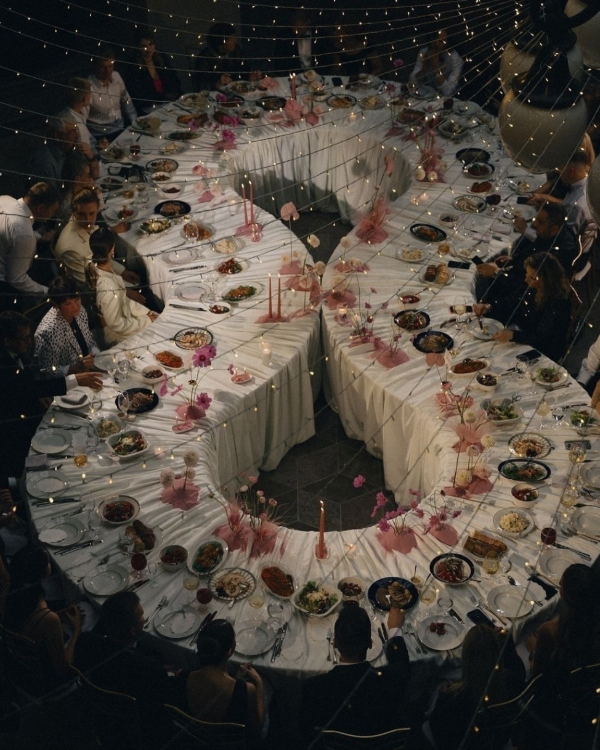 40 Surrealist Decor Ideas to Create a Dreamlike Celebration