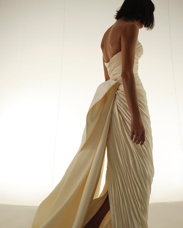 30 Chic Bridal Dresses Perfect for an Italian Wedding