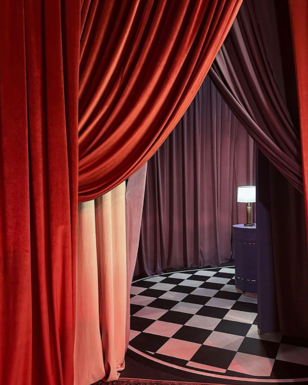 40 Surrealist Decor Ideas to Create a Dreamlike Celebration