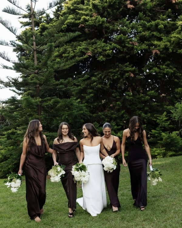 35 Must-Save Bridal & Grooms Party Portrait Ideas