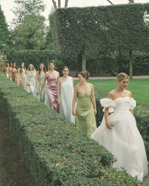 35 Must-Save Bridal & Grooms Party Portrait Ideas