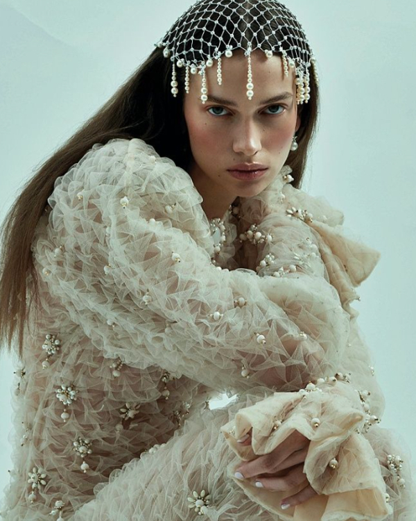 40 Chic Veil Alternatives: Trendy Bridal Accessories for a Modern Look