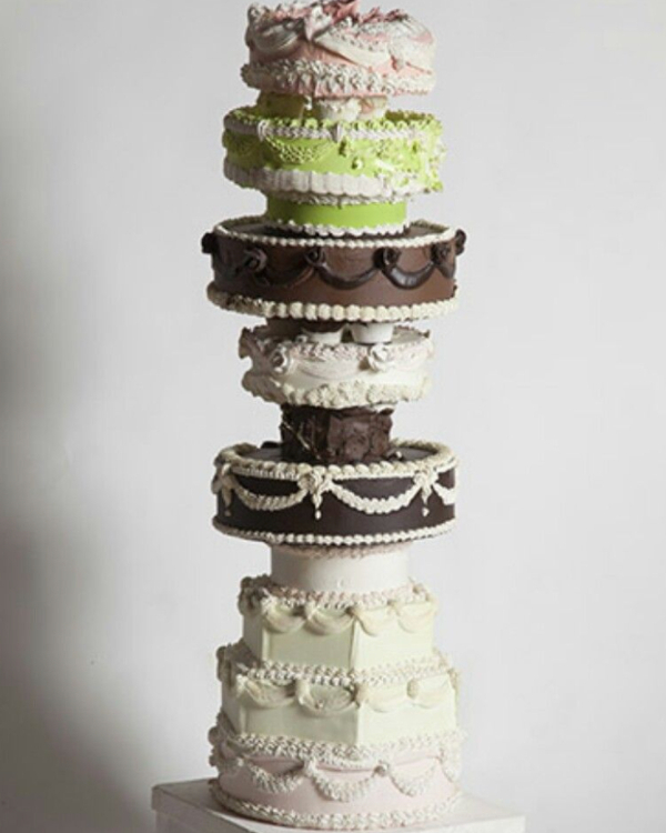 40 Surrealist Decor Ideas to Create a Dreamlike Celebration