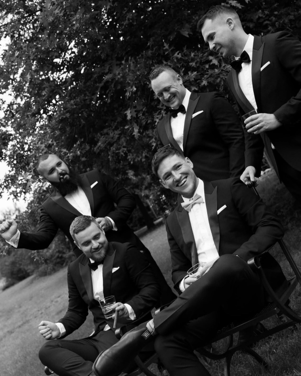 35 Must-Save Bridal & Grooms Party Portrait Ideas