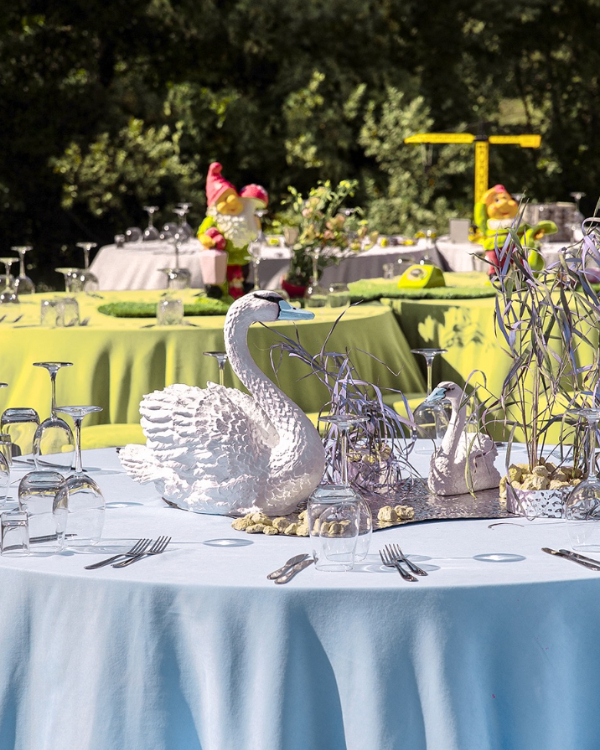 40 Surrealist Decor Ideas to Create a Dreamlike Celebration