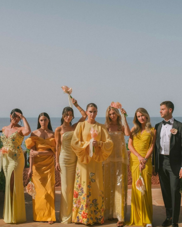 35 Must-Save Bridal & Grooms Party Portrait Ideas