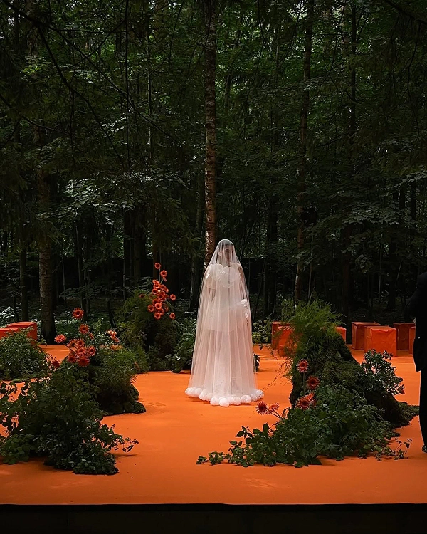 50 Bold & Breathtaking Maximalist Wedding Décor Ideas — photo 1