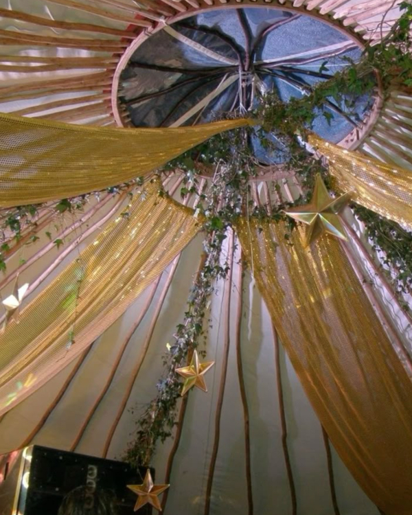 40 Surrealist Decor Ideas to Create a Dreamlike Celebration