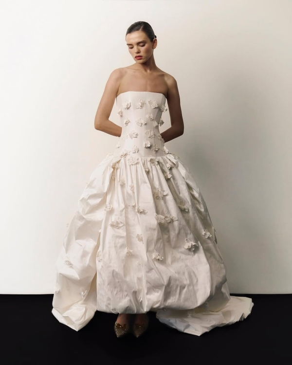 30 Chic Bridal Dresses Perfect for an Italian Wedding