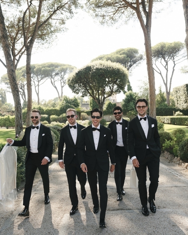 35 Must-Save Bridal & Grooms Party Portrait Ideas