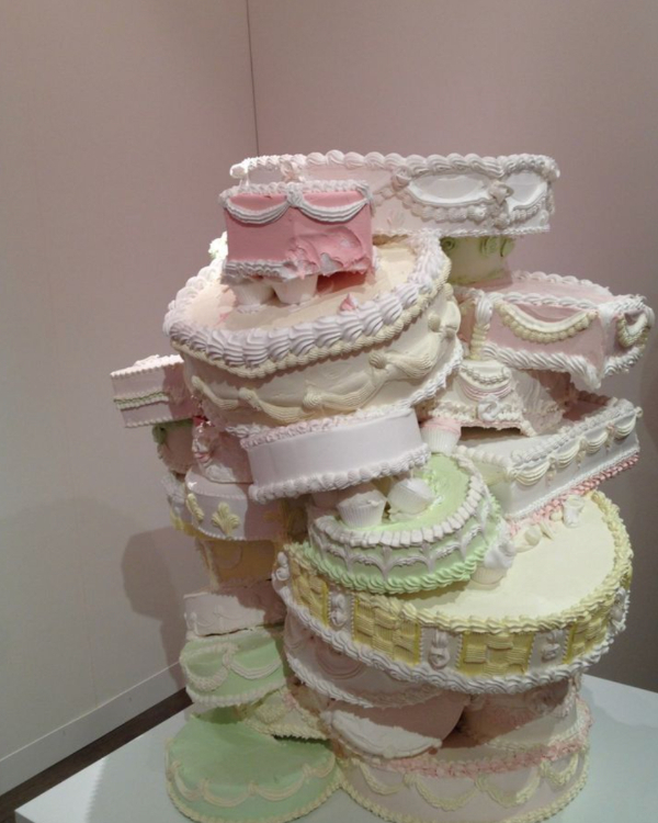 40 Surrealist Decor Ideas to Create a Dreamlike Celebration