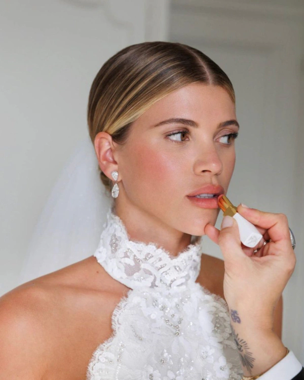 The Ultimate Guide to Bridal Makeup Using Color Analysis — photo 1