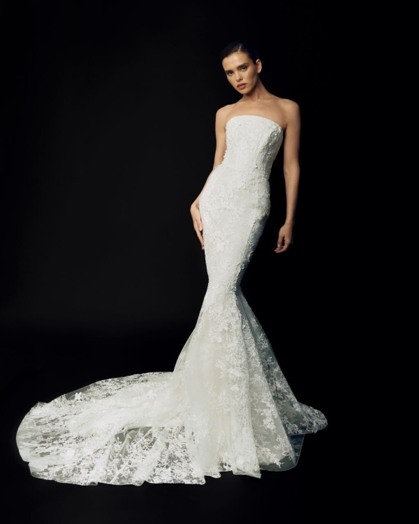 30 Chic Bridal Dresses Perfect for an Italian Wedding