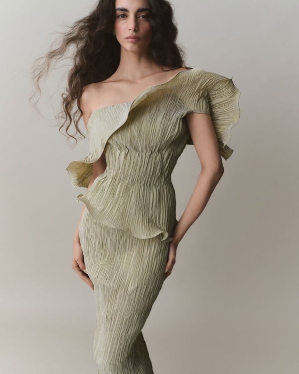 20 Textural Bridal Dresses We're Crushing On