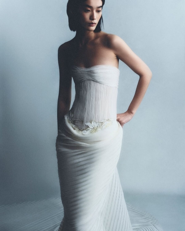 20 Textural Bridal Dresses We're Crushing On