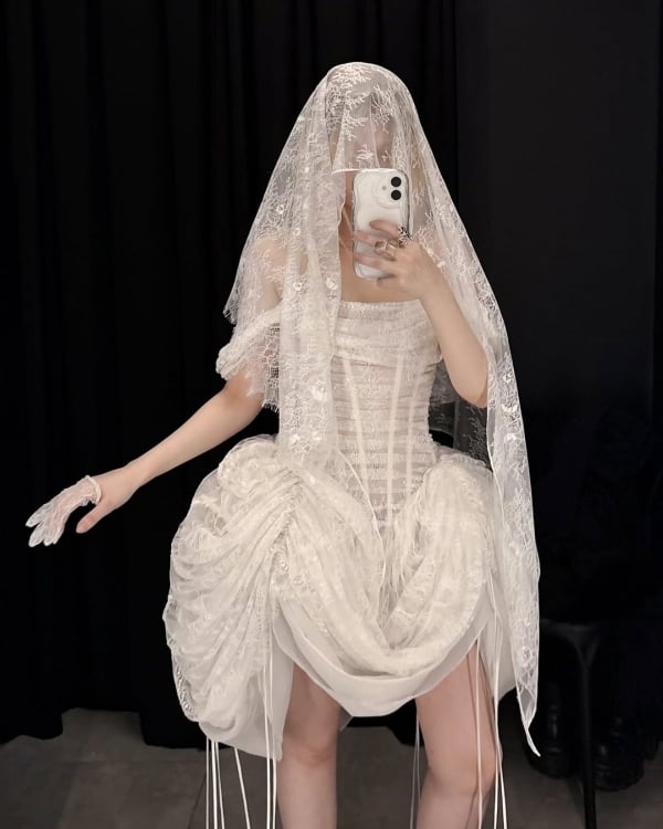 20 Textural Bridal Dresses We're Crushing On