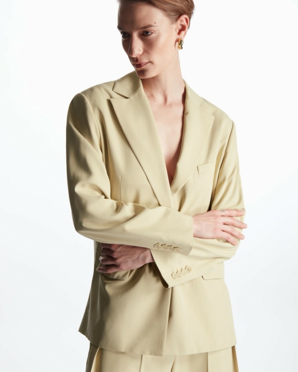 Top 11 Monochromatic Suits For Womens | Best Monochromatic Paint Suits, Photos | For Wedding Guest