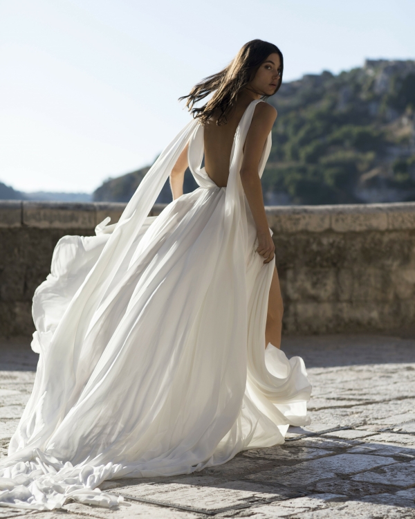 Top 15 Halterneck Wedding Dresses | Danielle Frankel | Best Halter Neck Wedding Gown | Photo