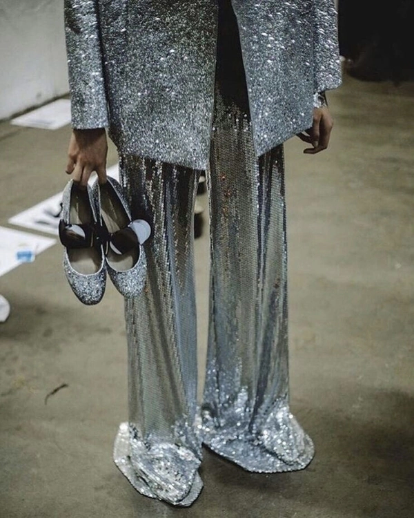 Wedding Guests Looks with Rhinestones and Sequins — photo 1