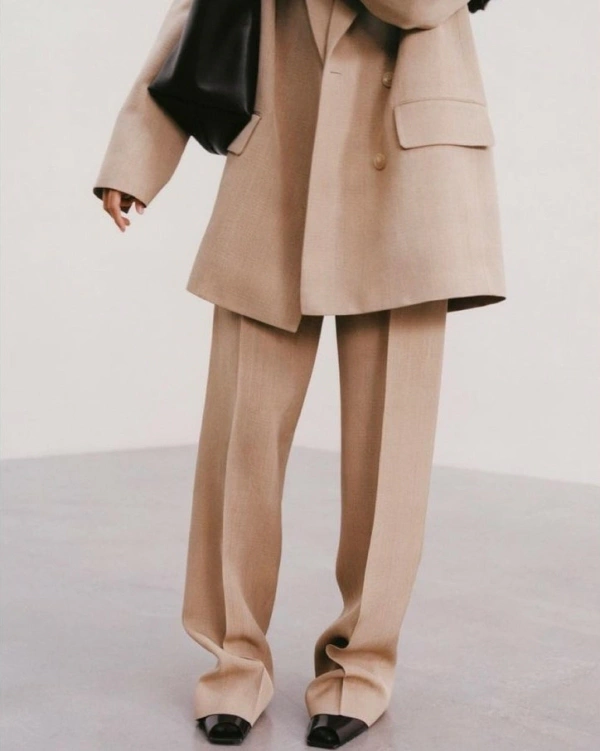 11 Monochromatic Suits For Wedding Guests — photo 1