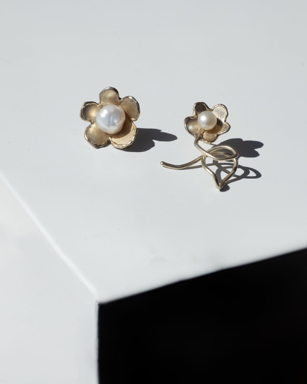 Floral Motif Jewelry for a Wedding Day