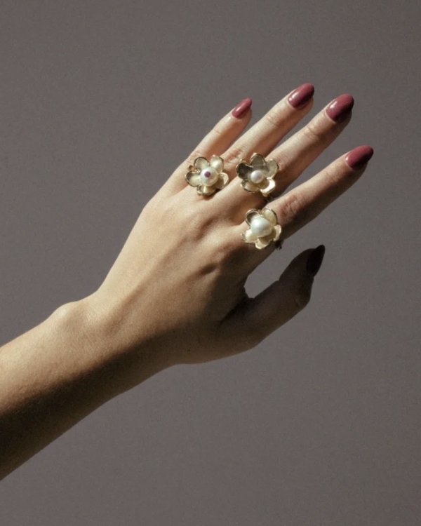 Floral Motif Jewelry for a Wedding Day