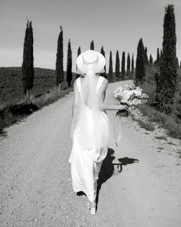 A Wedding Dream in Tuscany: Tranquil Majesty, Modern Attire, Fashionable Design, and Vibrant Captures