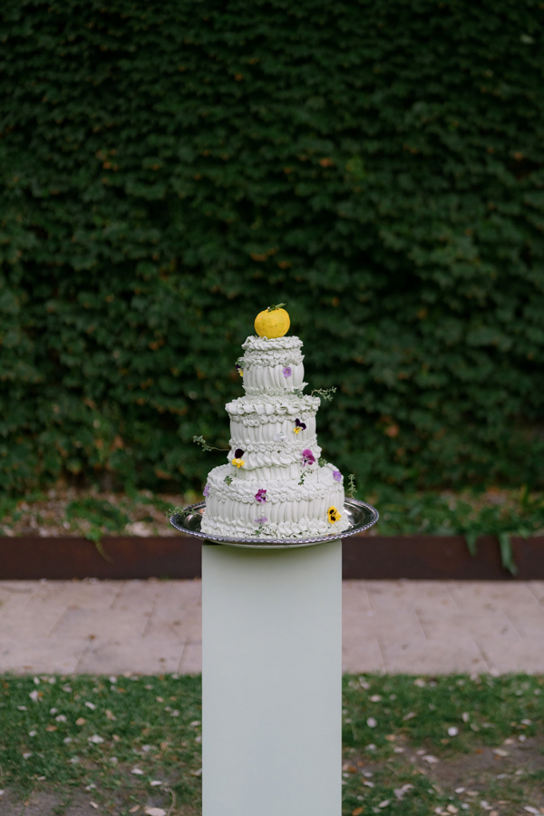 An Autumn Wedding Editorial | Embracing Tranquil Days, Starlit Dining, and Gentle Transitions