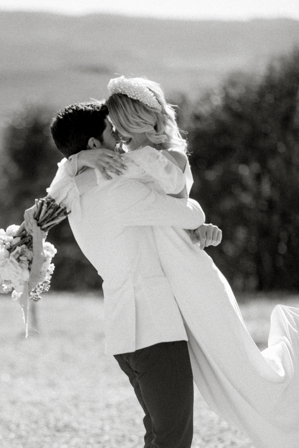 A Wedding Dream in Tuscany: Tranquil Majesty, Modern Attire, Fashionable Design, and Vibrant Captures